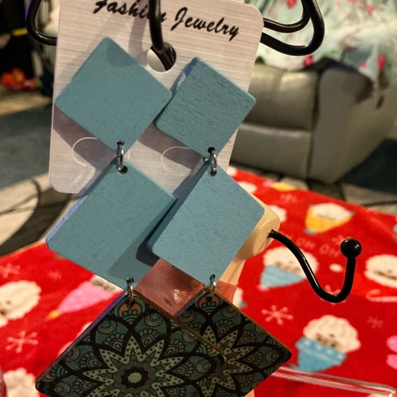 Earrings - Picture 5 of 6